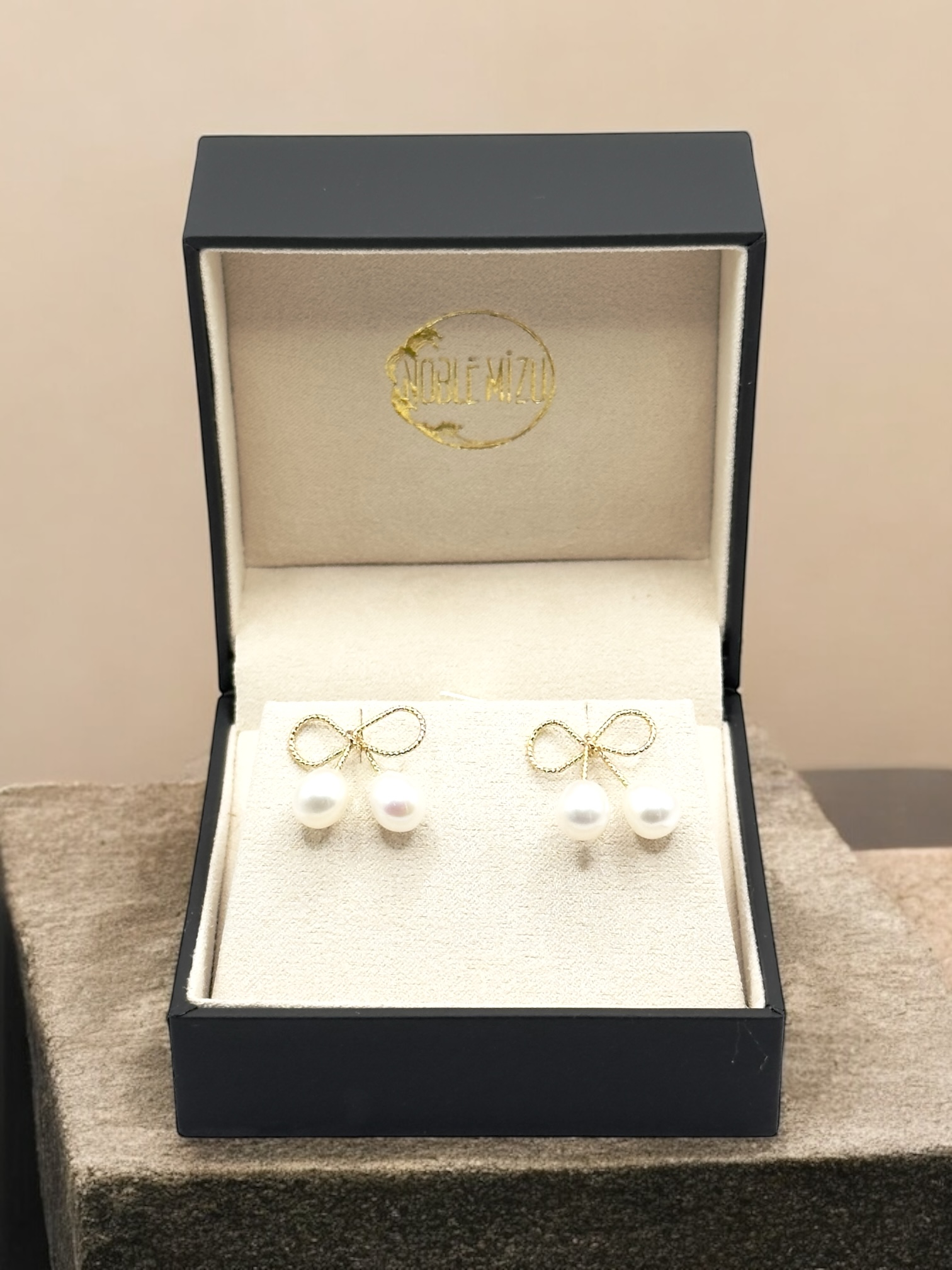 7 – 8 mm White Pearl Bow Stud Earrings