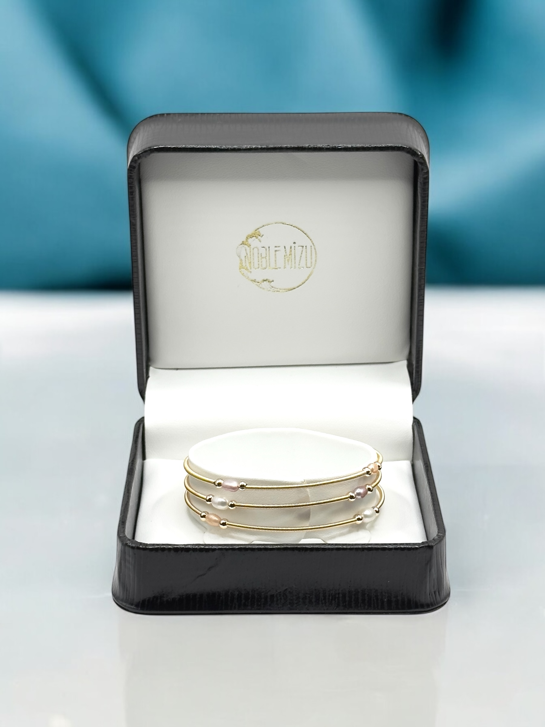 4 – 5 mm Multi Color Loop Pearl Gold Plated Bangle