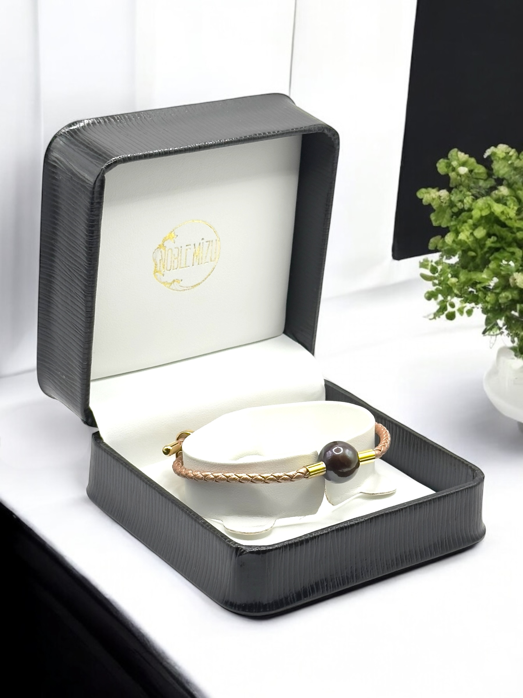 12 – 13 mm Black Pearl Tan Leather Strap Bracelet