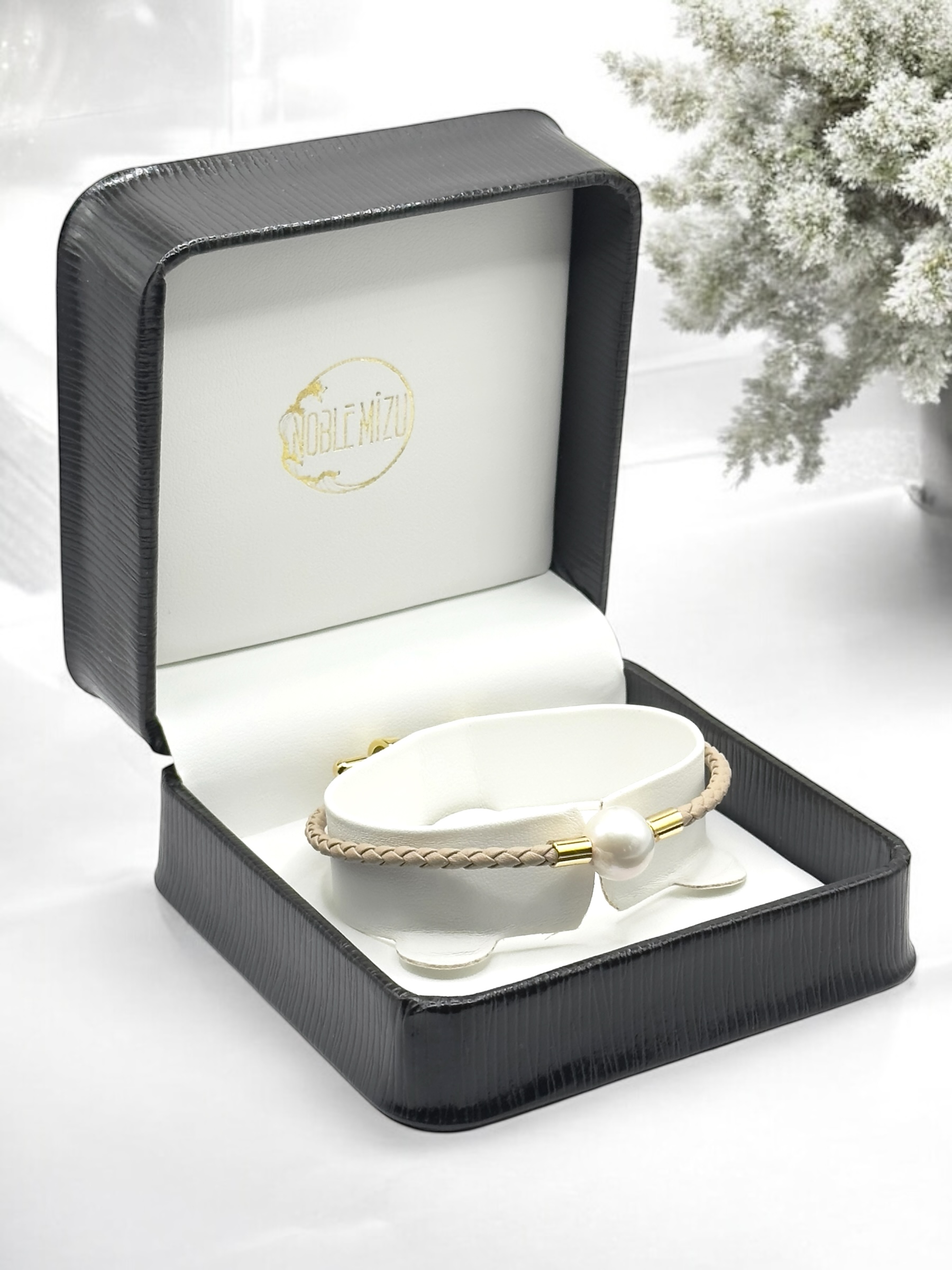 11 – 12 mm White Pearl Gray Leather Strap Bracelet