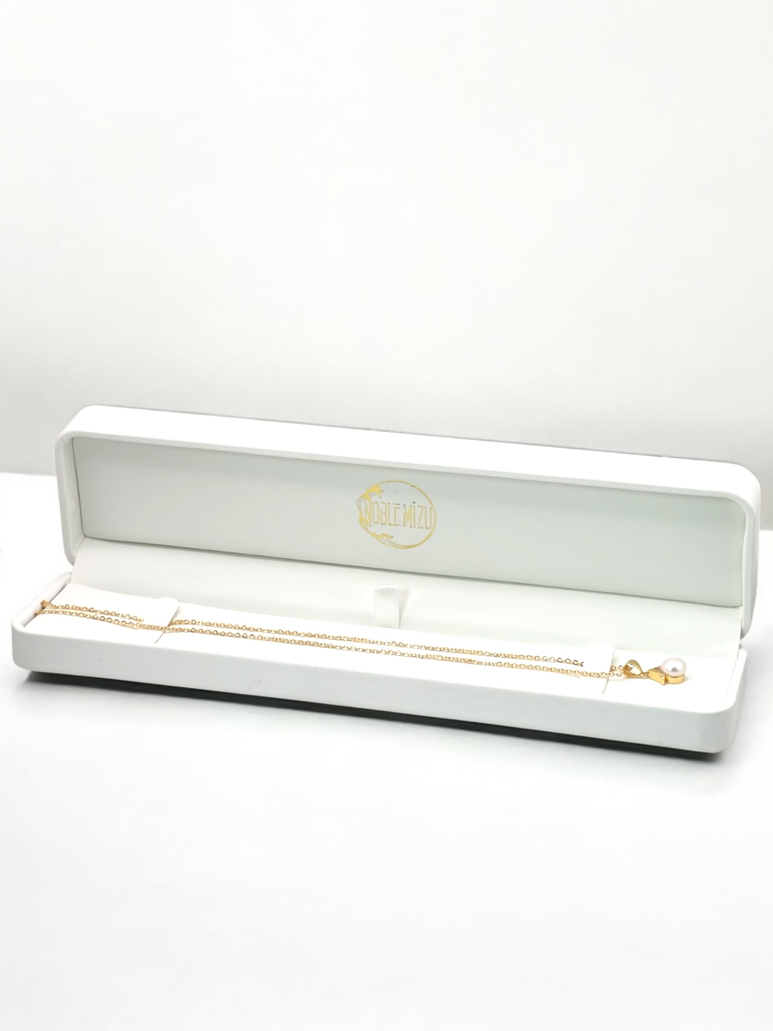 7 – 8 mm White Flair Pendant Necklace