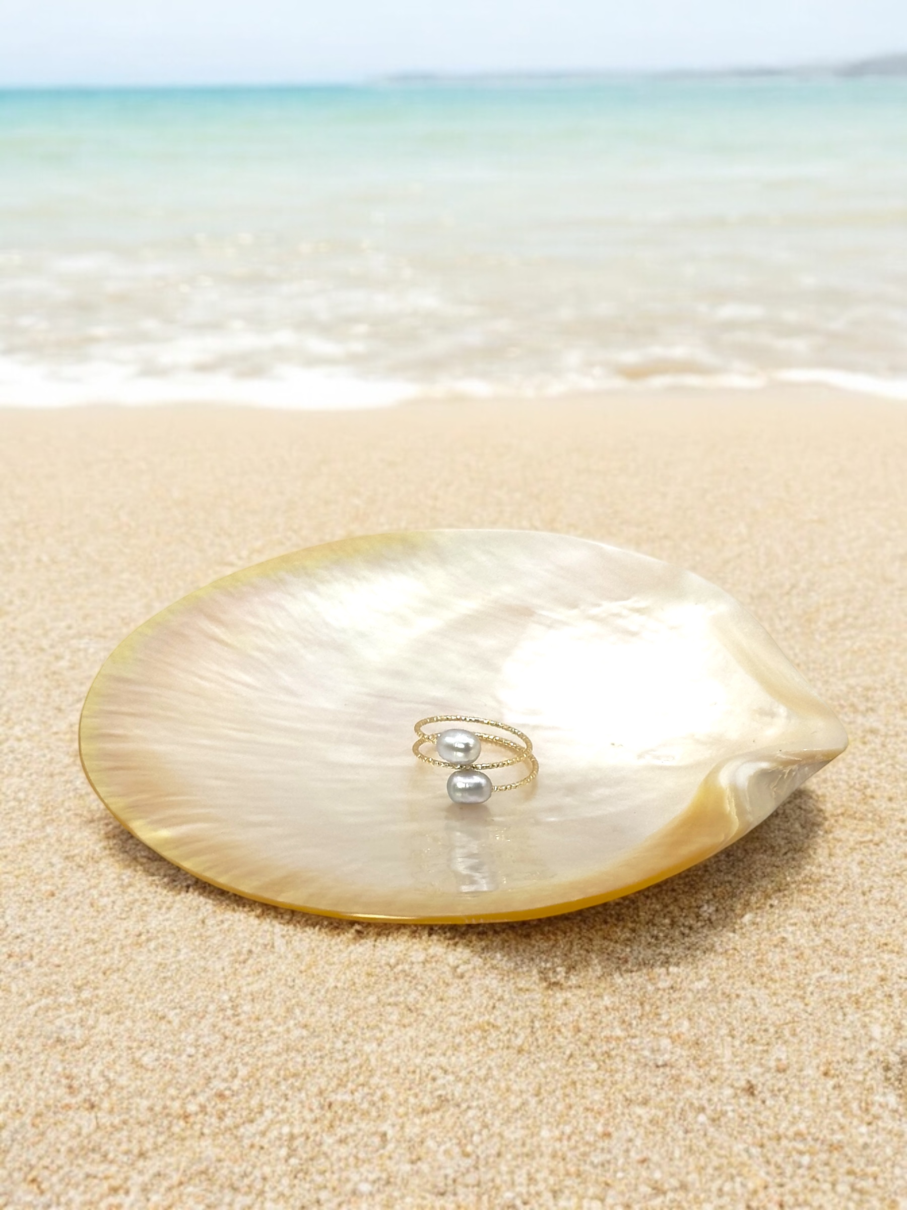 5 – 6 mm Gray Oval Pearl Gold Plated Loop Ring