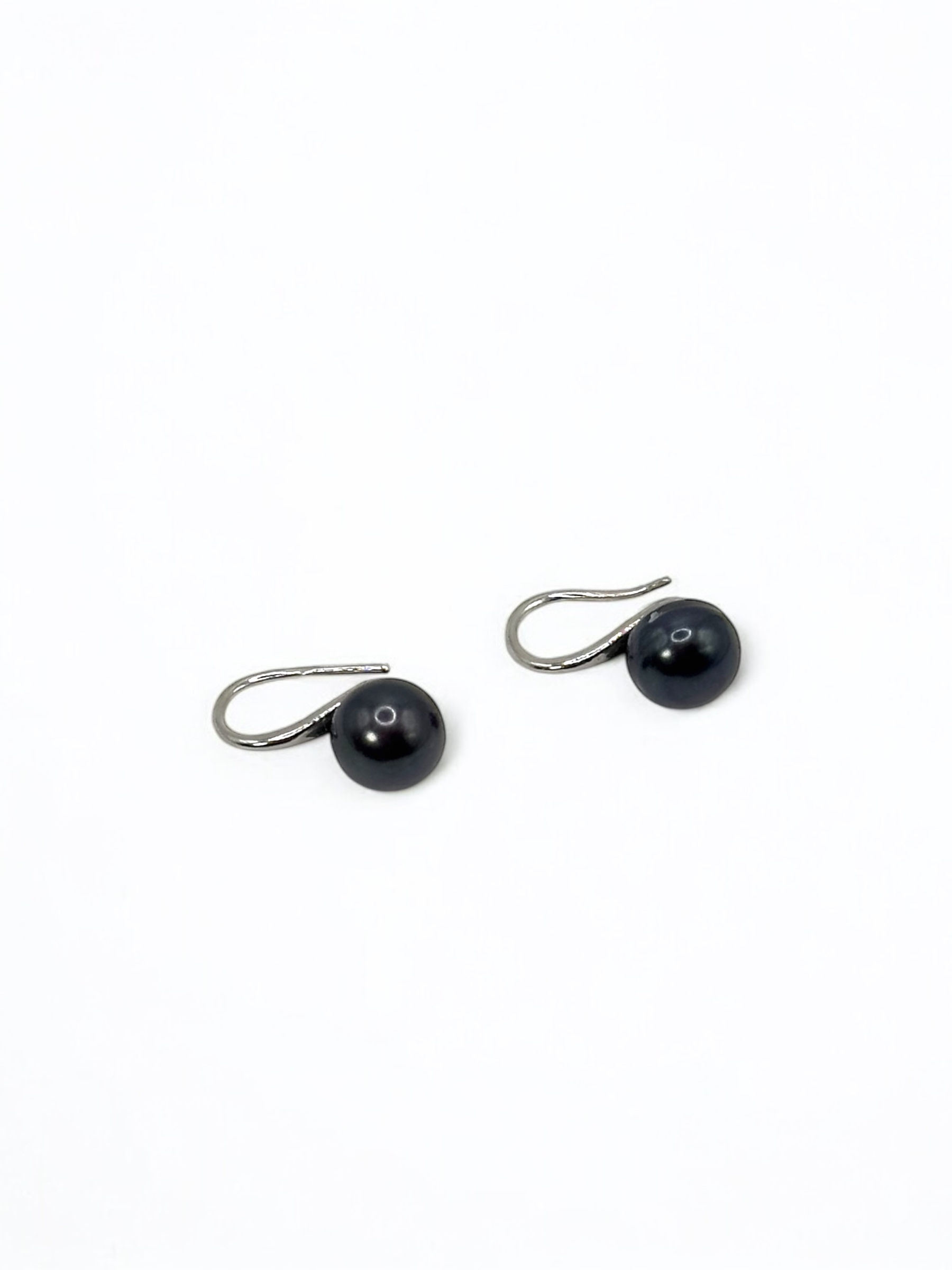8 – 9 mm Black Pearl Stainless Hook Earrings