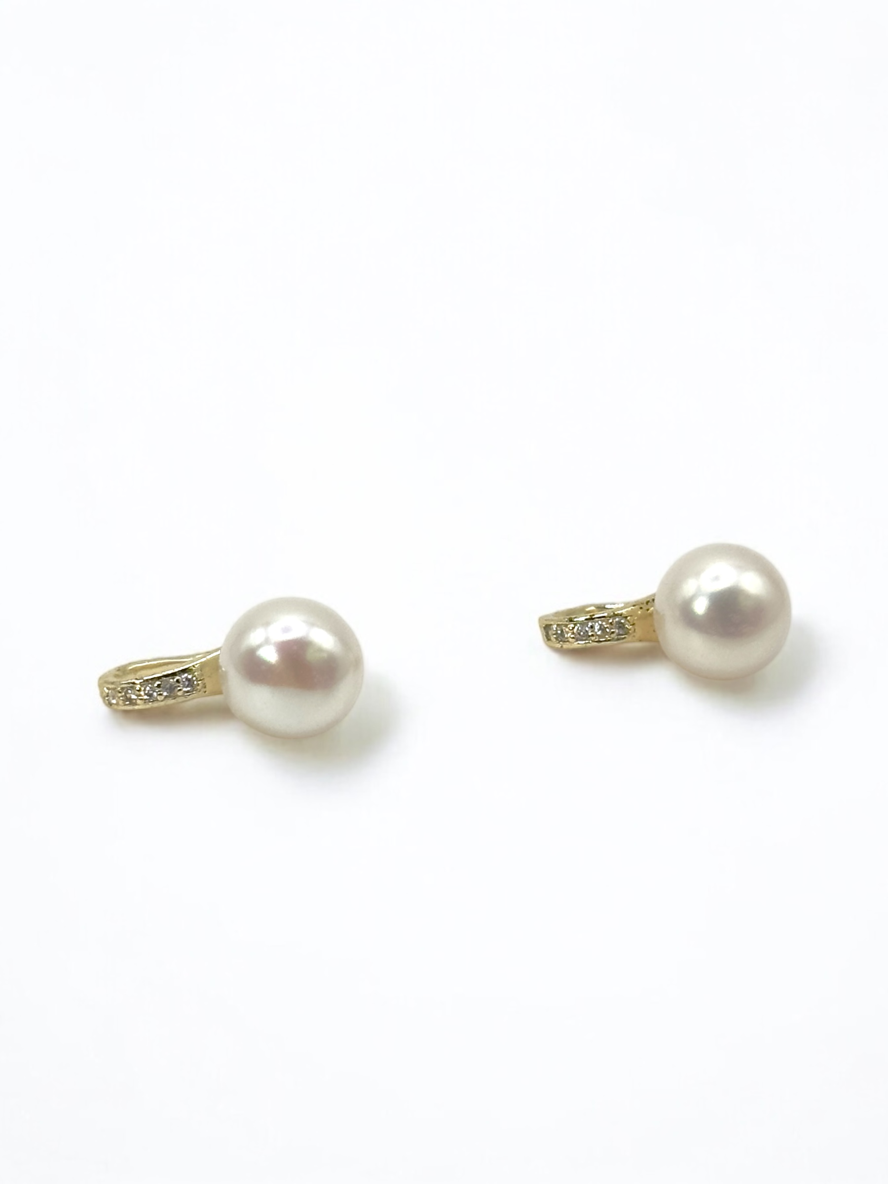 8 – 9 mm White Pearl Gold Plated Hook Earrings