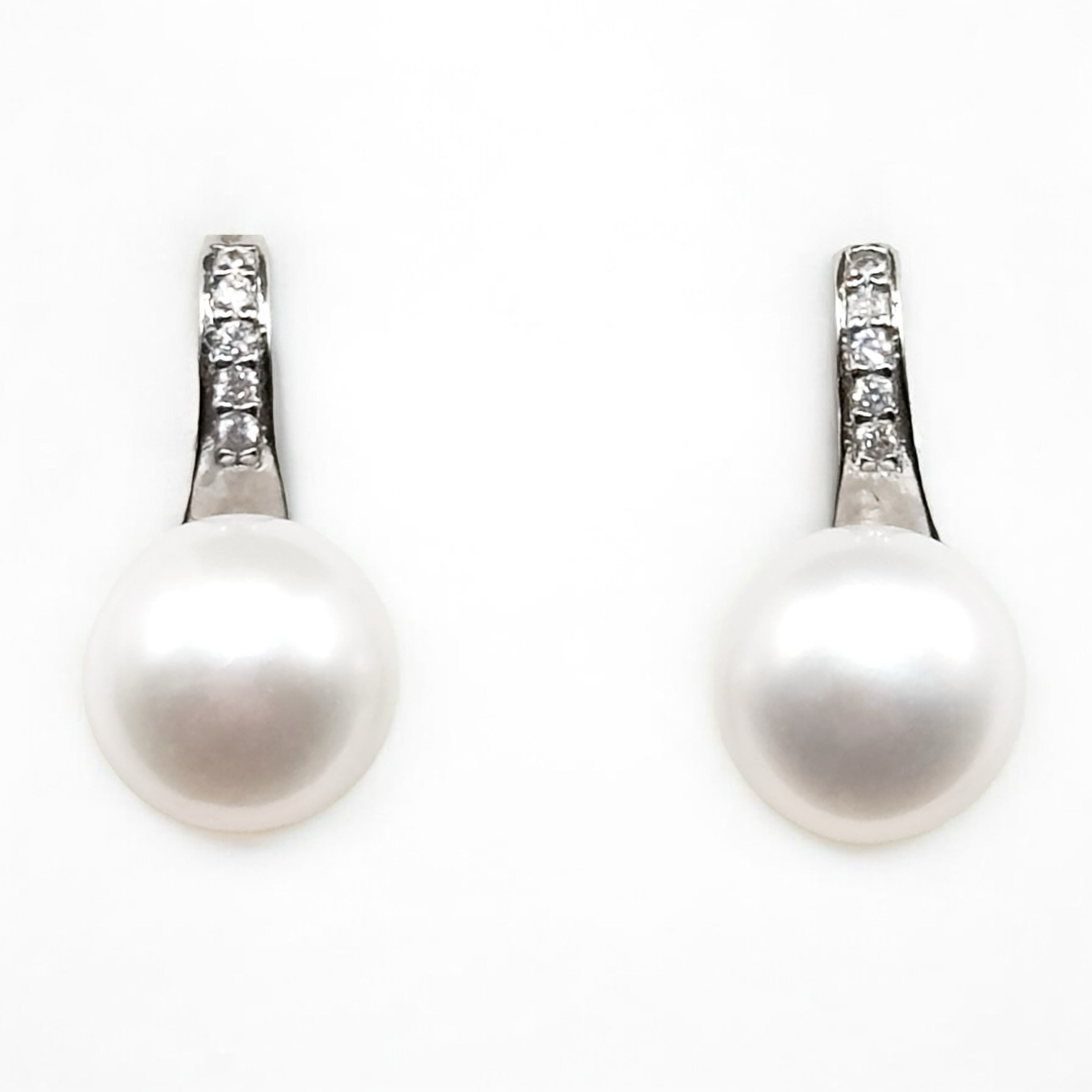 8 – 9 mm White Pearl Stainless Hook Earrings