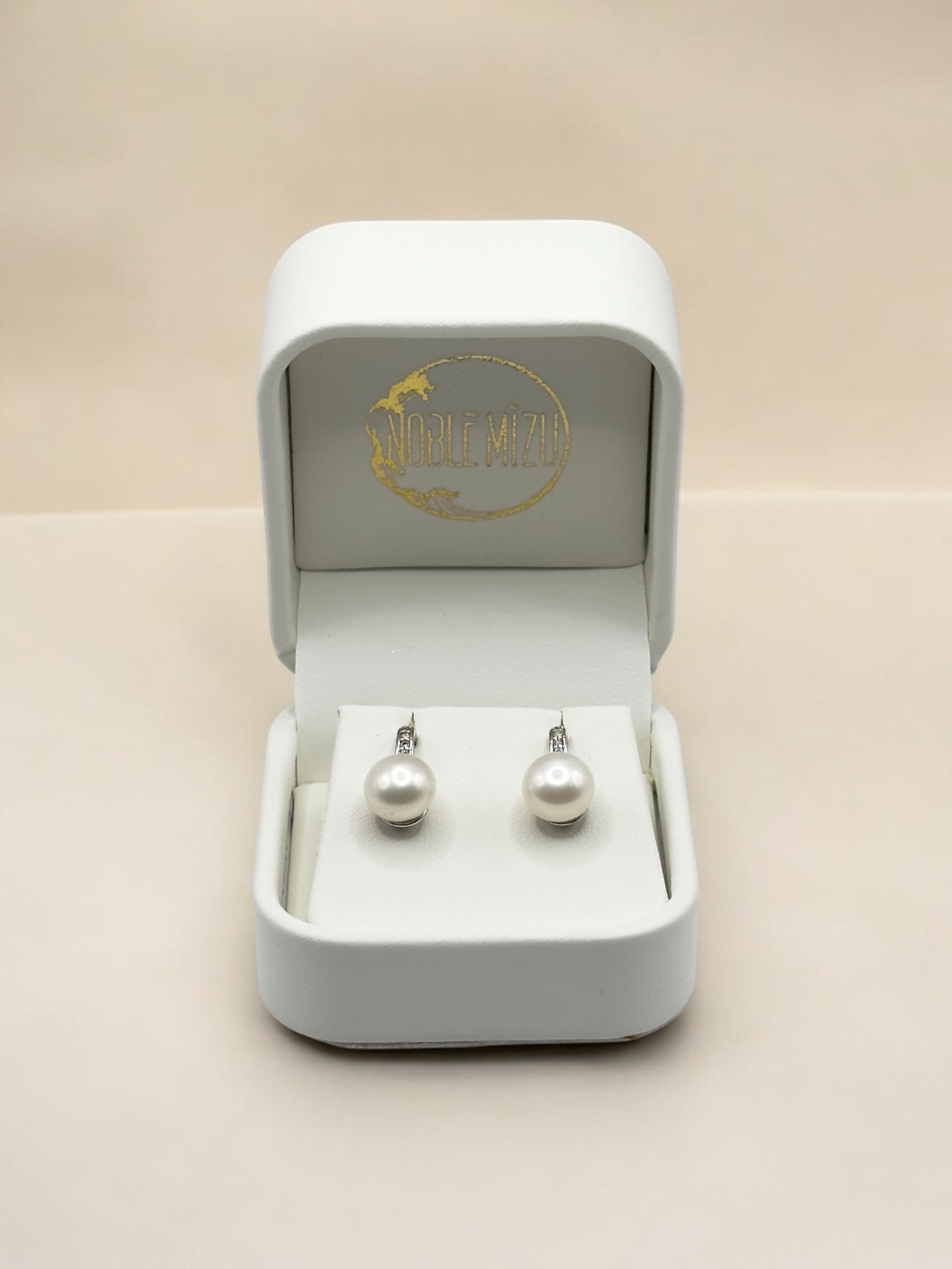 8 – 9 mm White Pearl Stainless Hook Earrings